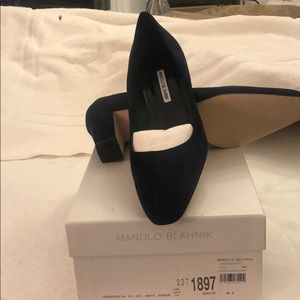 NEW navy suede Manolo Blahnik pumps, Size 11